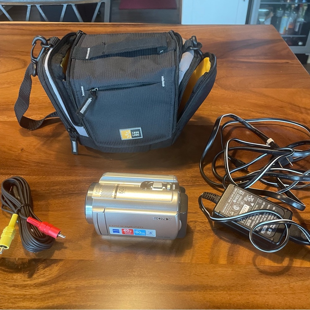 Sony Silver Handy cam DCR-SR68 Camcorder with Carry Case and Cables